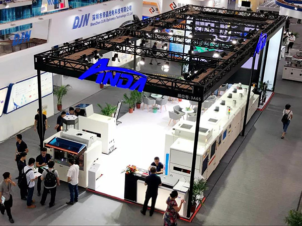 实时报道】聚焦28圈中国｜3D曲面玻璃展