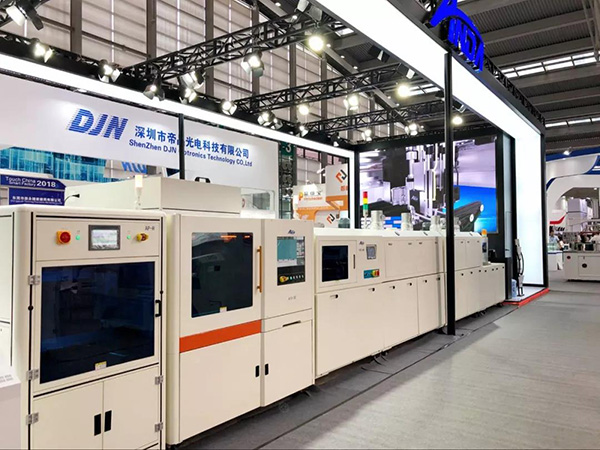 实时报道】聚焦28圈中国｜3D曲面玻璃展